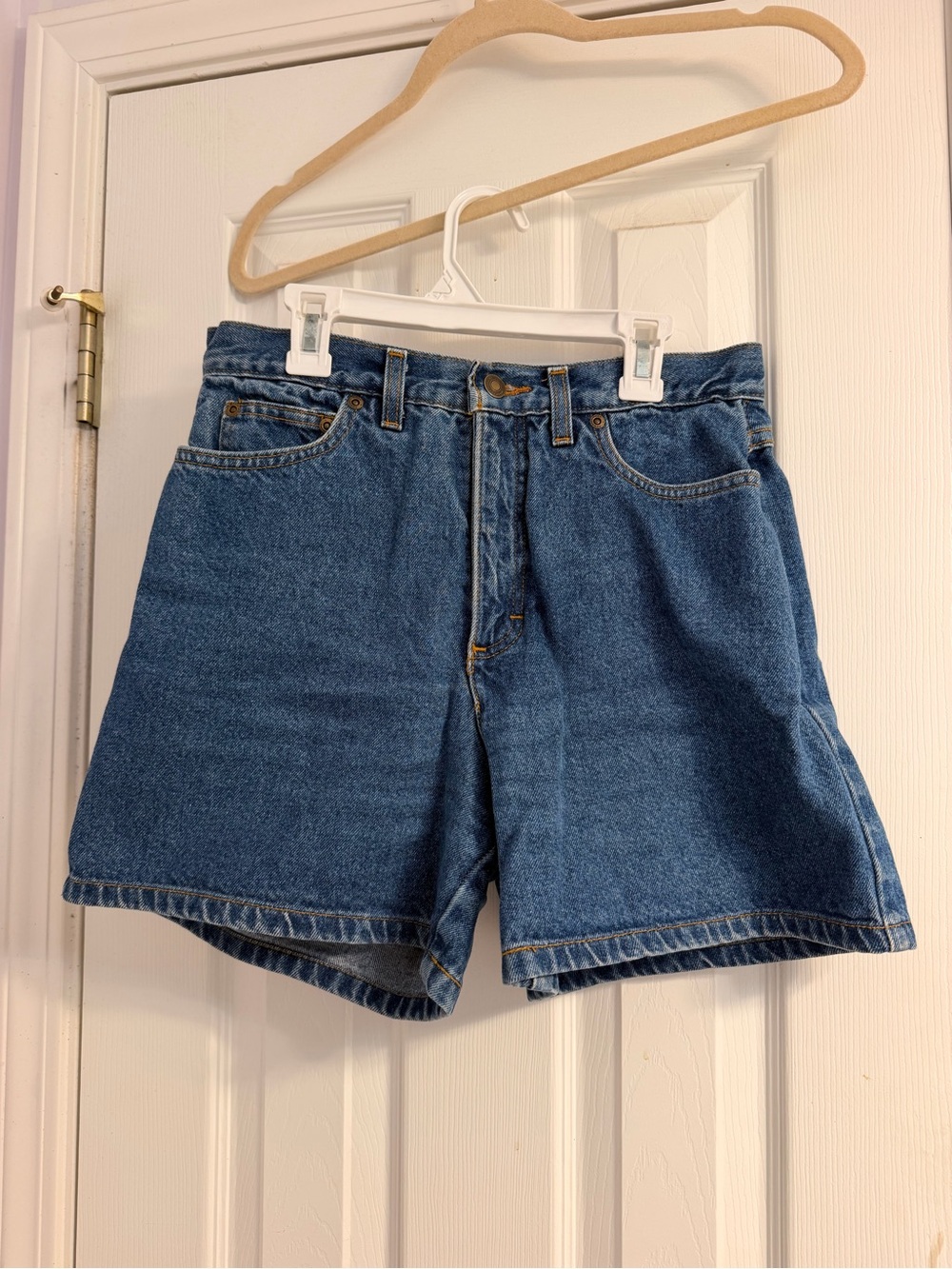 vintage Newport News Jeanology Collection high-waisted denim shorts
Size: 10